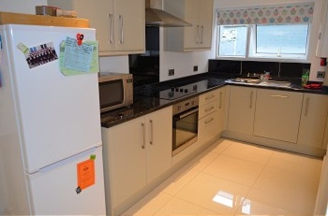  Image of 2 bedroom Ground Flat to rent in Eversley Park Road London N21 at High Beech Eversley Park Road Winchmore Hill, N21 1NS