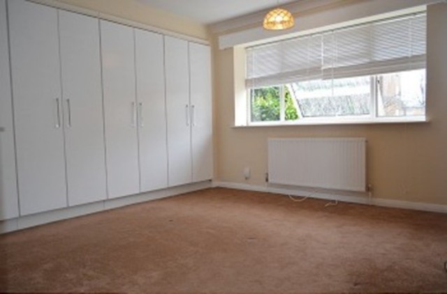  Image of 2 bedroom Ground Flat to rent in Eversley Park Road London N21 at High Beech Eversley Park Road Winchmore Hill, N21 1NS