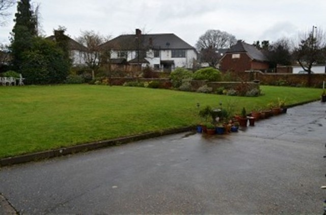  Image of 2 bedroom Ground Flat to rent in Eversley Park Road London N21 at High Beech Eversley Park Road Winchmore Hill, N21 1NS