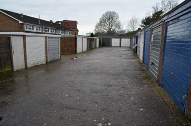  Image of 2 bedroom Ground Flat to rent in Eversley Park Road London N21 at High Beech Eversley Park Road Winchmore Hill, N21 1NS