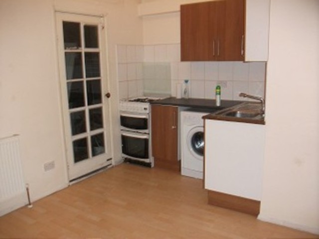  Image of Studio flat to rent in High Road Ilford IG1 at High Road  ilford, IG1 1TR