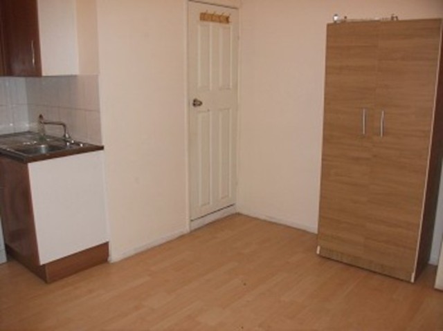  Image of Studio flat to rent in High Road Ilford IG1 at High Road  ilford, IG1 1TR