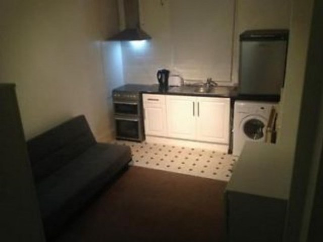  Image of Flat to rent in High Road Ilford IG1 at HIGH ROAD  ILFORD, IG1 1QF