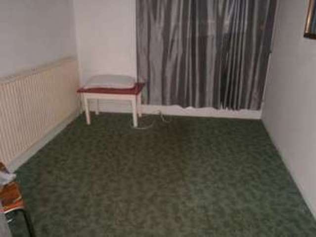  Image of 4 bedroom Flat to rent in High Road Chadwell Heath Romford RM6 at High Road  Chadwell Heath, Romford, RM6 6LS
