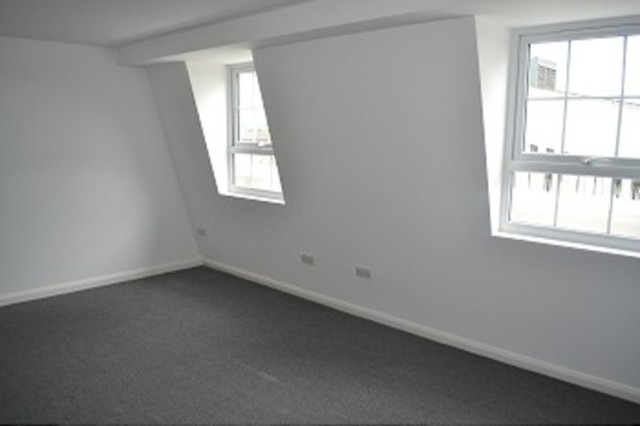  Image of 1 bedroom Flat to rent in High Street Barkingside Ilford IG6 at High Street  Barkingside, IG6 2AR