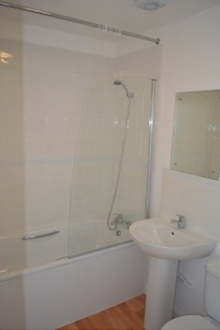  Image of 1 bedroom Flat to rent in High Street Barkingside Ilford IG6 at High Street  Barkingside, IG6 2AR
