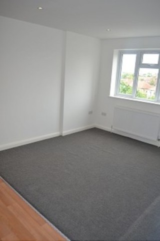  Image of 1 bedroom Flat to rent in High Street Barkingside Ilford IG6 at High Street  Barkingside, IG6 2AR
