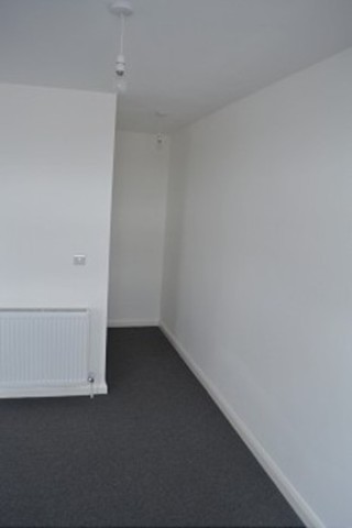  Image of 1 bedroom Flat to rent in High Street Barkingside Ilford IG6 at High Street  Barkingside, IG6 2AR