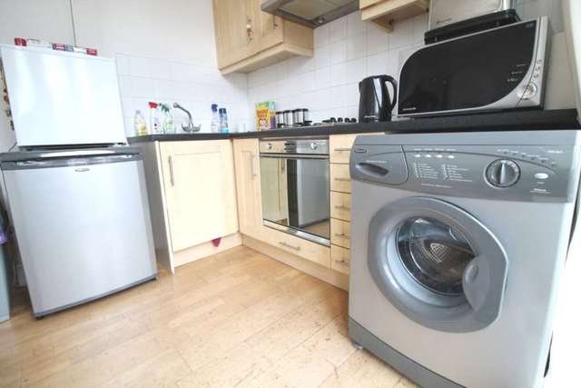  Image of 1 bedroom Apartment for sale in High Street Brentford TW8 at High Street  Brentford, TW8 8AH