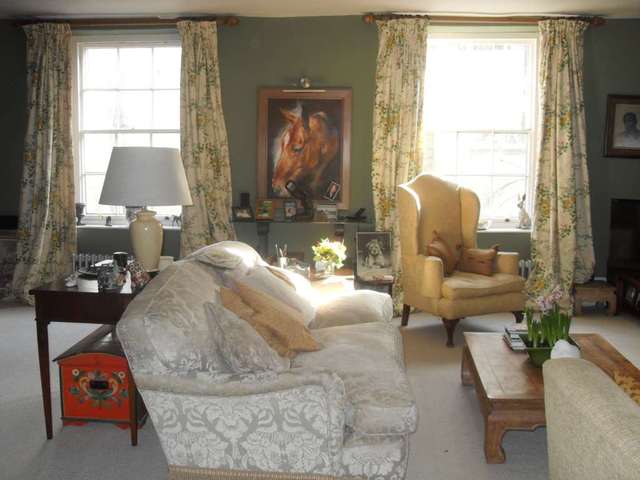  Image of 3 bedroom Maisonette to rent in High Street Bruton BA10 at High Street  Bruton, BA10 0AH