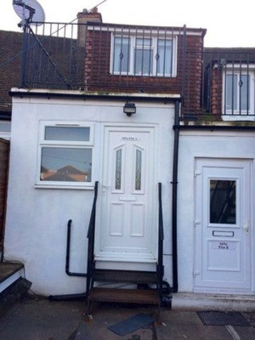  Image of 1 bedroom Flat to rent in High Street Hornchurch RM11 at - HIGH STREET  HORNCHURCH, RM11 3XS