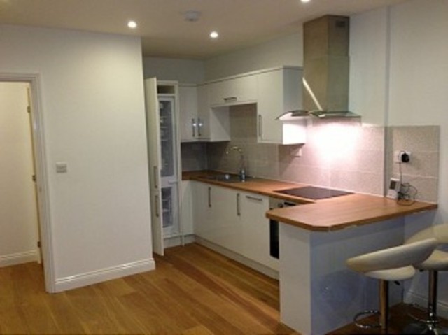  Image of 1 bedroom Flat to rent in High Street London N14 at High Street  Southgate, N14 6BP