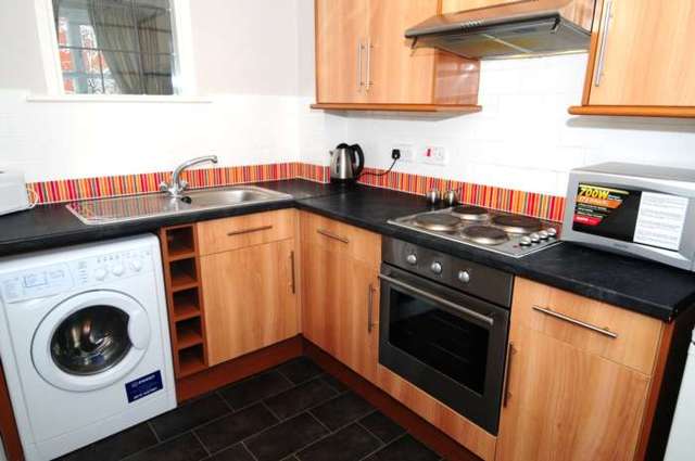  Image of 2 bedroom Apartment to rent in Town Mead Crawley RH11 at Highfield House, Town Mead West Green Crawley, RH11 7EH