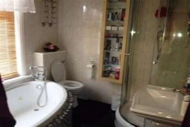  Image of 4 bedroom Detached house to rent in Highfield Road Southampton SO17 at Southampton, SO17 1PJ
