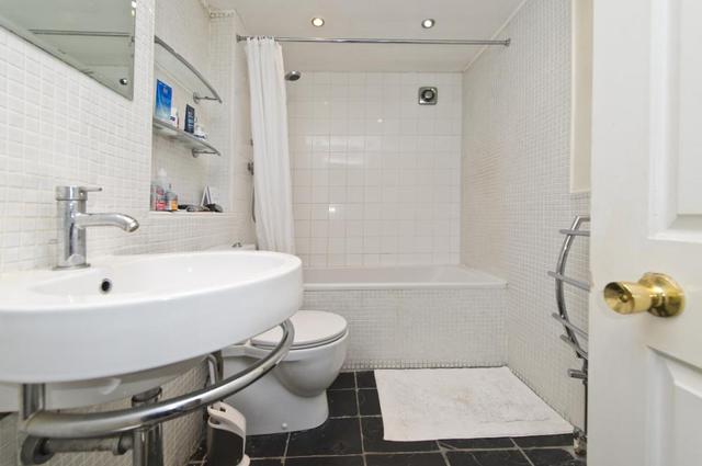  Image of 2 bedroom Flat to rent in Hillgate Place London SW12 at Hillgate Place  London, SW12 9ES