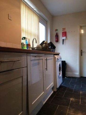  Image of 5 bedroom House Share to rent in Hobson Road Selly Park Birmingham B29 at Selly Park West Midlands Selly Park, B29 7QA