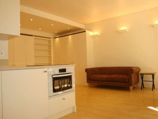  Image of Studio flat to rent in Hogarth Road London SW5 at Hogarth Rd Earls Court London, SW5 0QH