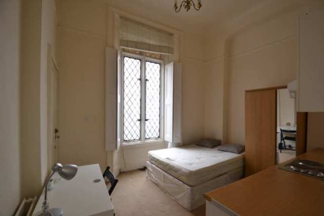  Image of Studio flat to rent in Hogarth Road London SW5 at Hogarth Road  London, SW5 0QH