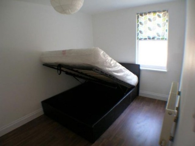  Image of 2 bedroom Flat to rent in Holly Road London E11 at HOLLY ROAD  WANSTEAD, E11 2PF