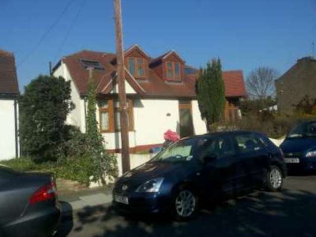  Image of House Share to rent in Holmwood Road Ilford IG3 at HOLMWOOD ROAD  SEVEN KINGS, IG3 9YA