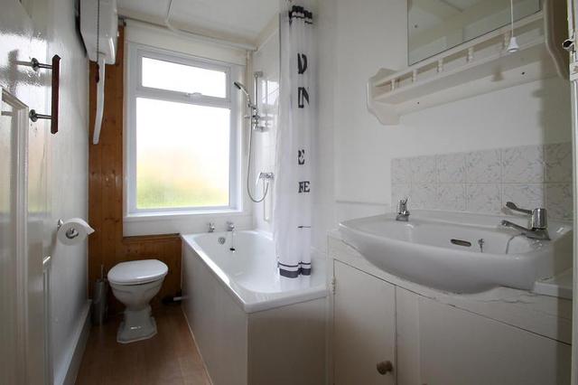  Image of 2 bedroom Maisonette to rent in London Road Morden SM4 at London Road  Morden, SM4 5AN