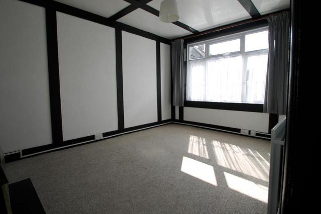  Image of 2 bedroom Maisonette to rent in London Road Morden SM4 at London Road  Morden, SM4 5AN
