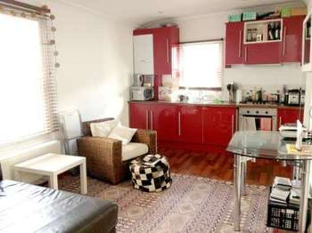  Image of 2 bedroom Flat to rent in Holyport Road London SW6 at London, SW6 6LZ