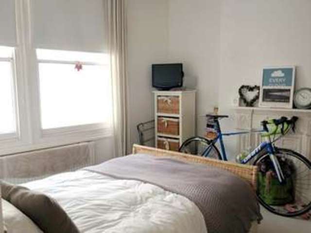  Image of 2 bedroom Flat to rent in Holyport Road London SW6 at London, SW6 6LZ