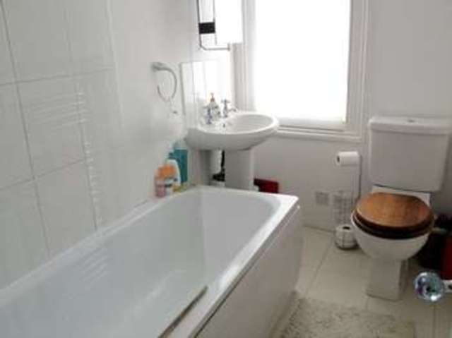  Image of 2 bedroom Flat to rent in Holyport Road London SW6 at London, SW6 6LZ