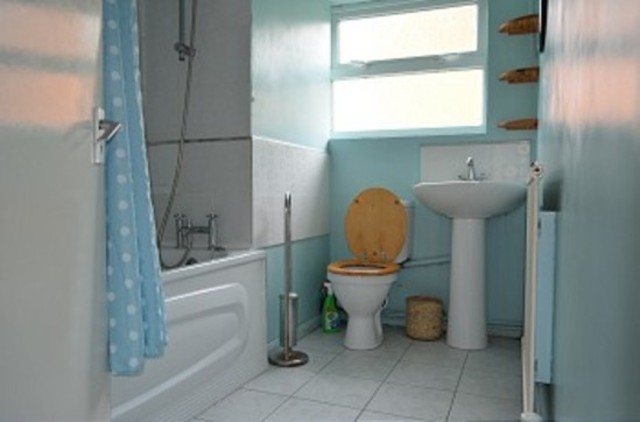  Image of 2 bedroom Detached house to rent in Homestead Paddock London N14 at Homestaed Paddock  Southgate, N14 4AN