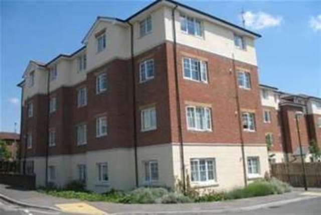  Image of 2 bedroom Flat to rent in Kennedy Road Horsham RH13 at Horsham, RH13 5TH