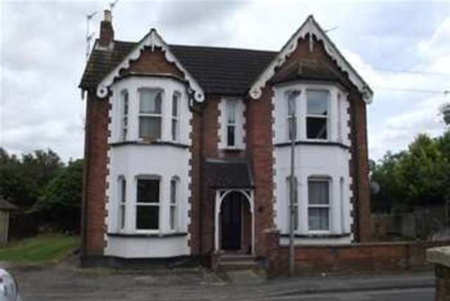 Image of 1 bedroom Flat to rent in Bedford Road Horsham RH13 at Horsham, RH13 5BJ