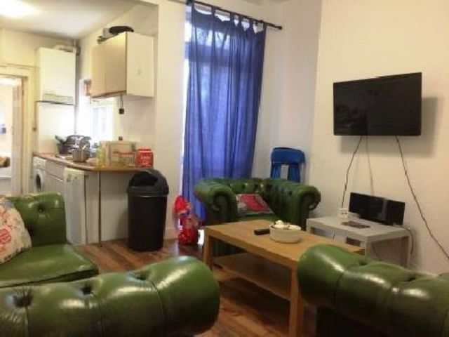  Image of 6 bedroom House Share to rent in Hubert Road Selly Oak Birmingham B29 at Selly Oak West Midlands Selly Oak, B29 6EP