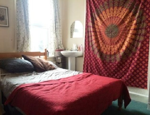  Image of 6 bedroom House Share to rent in Hubert Road Selly Oak Birmingham B29 at Selly Oak West Midlands Selly Oak, B29 6EP