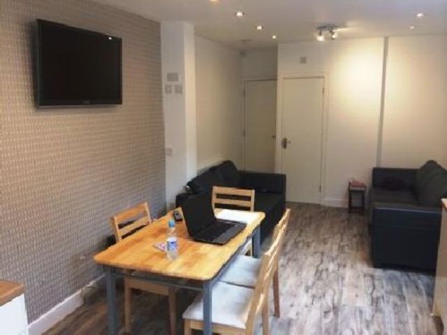  Image of 6 bedroom House Share to rent in Hubert Road Selly Oak Birmingham B29 at Selly Oak West Midlands Selly Oak, B29 6ER
