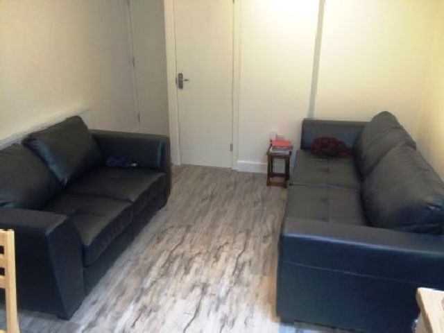  Image of 6 bedroom House Share to rent in Hubert Road Selly Oak Birmingham B29 at Selly Oak West Midlands Selly Oak, B29 6ER