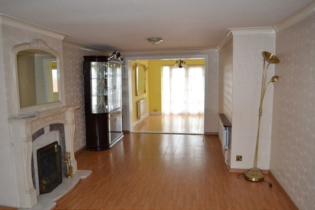  Image of 5 bedroom End of Terrace to rent in Hugo Gardens Rainham RM13 at Hugo Gardens  Rainham, RM13 7LA