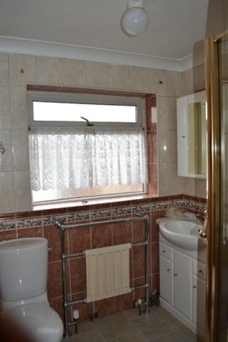  Image of 5 bedroom End of Terrace to rent in Hugo Gardens Rainham RM13 at Hugo Gardens  Rainham, RM13 7LA