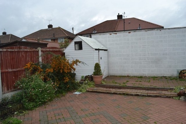  Image of 5 bedroom End of Terrace to rent in Hugo Gardens Rainham RM13 at Hugo Gardens  Rainham, RM13 7LA