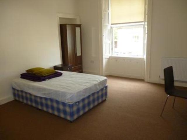  Image of 4 bedroom Flat to rent in Irvine Place Stirling FK8 at Stirling  Stirling, FK8 1BZ