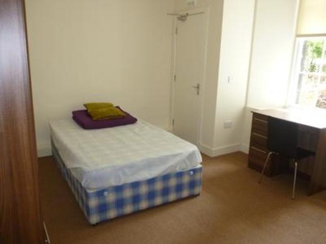  Image of 4 bedroom Flat to rent in Irvine Place Stirling FK8 at Stirling  Stirling, FK8 1BZ