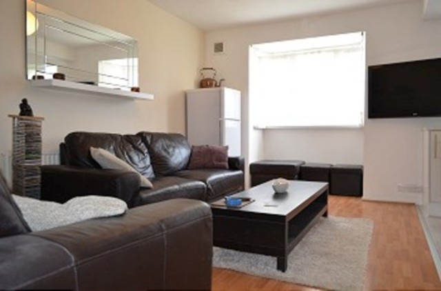  Image of 1 bedroom Flat to rent in Isabella Close London N14 at Isabella Close  Southgate, N14 5QQ