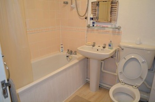  Image of 1 bedroom Flat to rent in Isabella Close London N14 at Isabella Close  Southgate, N14 5QQ
