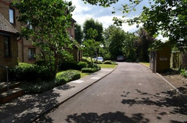  Image of 1 bedroom Flat to rent in Isabella Close London N14 at Isabella Close  Southgate, N14 5QQ