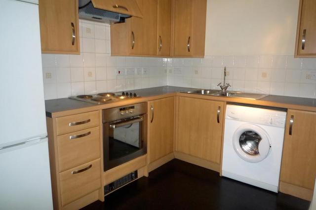  Image of 2 bedroom Flat to rent in Worth Park Avenue Crawley RH10 at Worth Park Avenue Pound Hill Crawley, RH10 3SH
