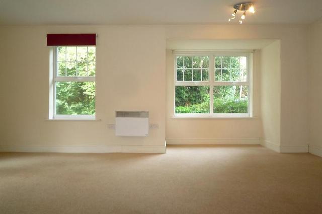  Image of 2 bedroom Flat to rent in Worth Park Avenue Crawley RH10 at Worth Park Avenue Pound Hill Crawley, RH10 3SH