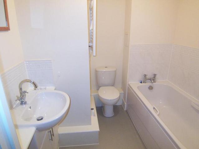  Image of 2 bedroom Flat to rent in Worth Park Avenue Crawley RH10 at Worth Park Avenue Pound Hill Crawley, RH10 3SH