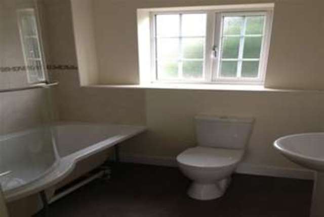  Image of 1 bedroom Flat to rent in All Saints Road Burton-on-Trent DE14 at Burton-on-Trent, DE14 3LS