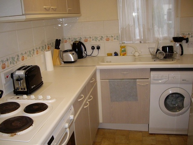  Image of 1 bedroom Apartment to rent in Grove Road Chadwell Heath Romford RM6 at Juniper Court  Chadwell Heath, RM6 4PQ