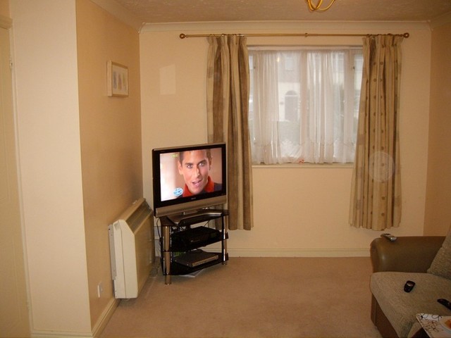  Image of 1 bedroom Apartment to rent in Grove Road Chadwell Heath Romford RM6 at Juniper Court  Chadwell Heath, RM6 4PQ